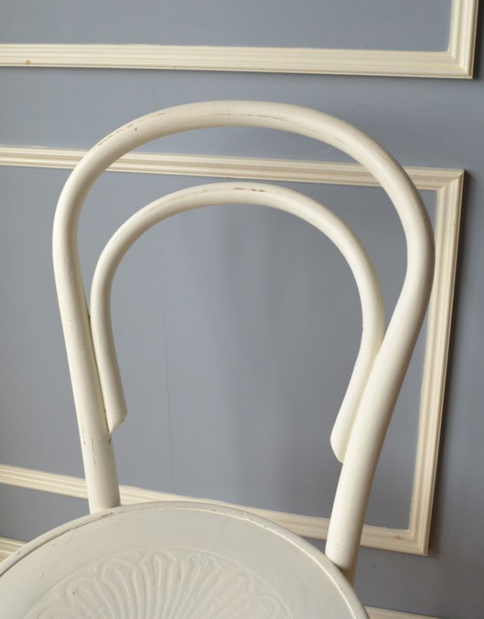 ベントウッドチェア　アンティーク チェア　ホワイト色のアンティークチェア、ダブルループのベントウッドチェア。曲げ木の技術が光っています。(k-900-c-1)