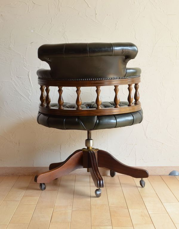 アンティーク チェア 英国アンティークの回転椅子、カッコいいオフィスチェア(リボルビングチェア)。アンティークらしく、流行を追わずに長く使えるデザイン。(k-913-c)