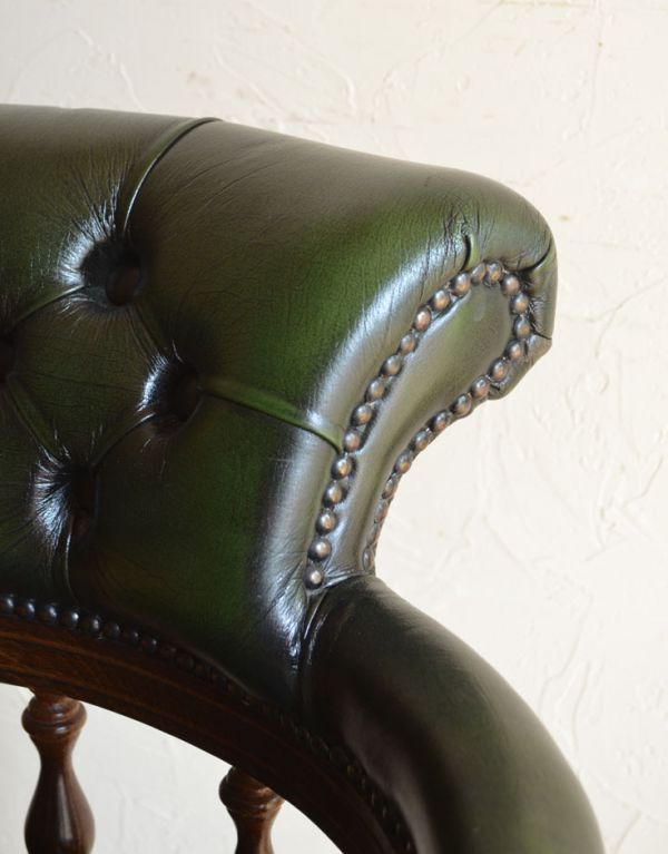 アンティーク チェア 英国アンティークの回転椅子、カッコいいオフィスチェア(リボルビングチェア)。高級感漂う一脚。(k-913-c)