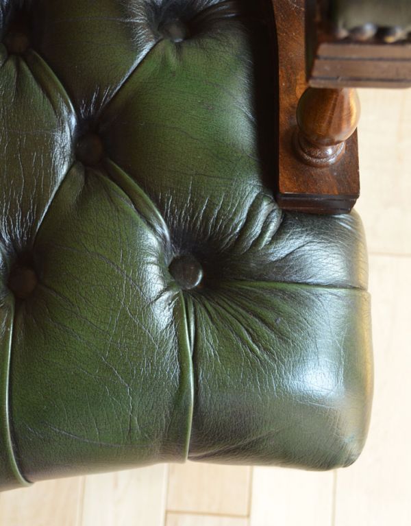 アンティーク チェア 英国アンティークの回転椅子、カッコいいオフィスチェア(リボルビングチェア)。パンと張った革が美しい。(k-913-c)