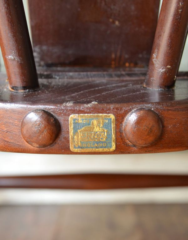 アーコールチェア　アンティーク チェア　茶色のアーコールヴィンテージチェア、アーム付きのホイールバック ロッキングチェア。アンティークのため破れなどありますが、アーコールのタグが残っている椅子です。(k-921-c)