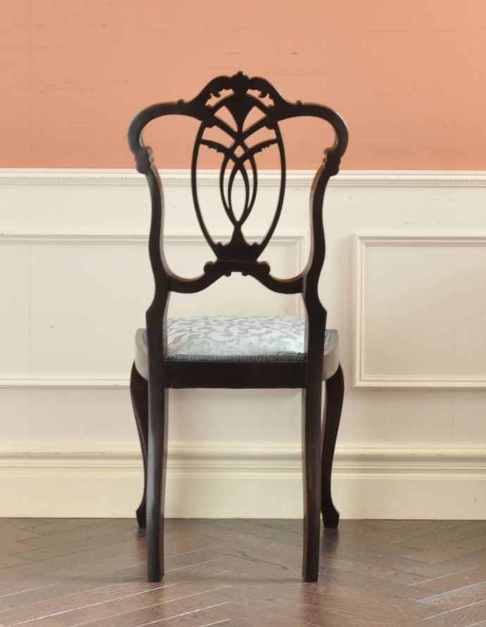 サロンチェア アンティーク チェア 豪華なマホガニー材のアンティーク サイドチェア。アンティークらしく、流行を追わずに長く使えるデザイン。(k-929-c)