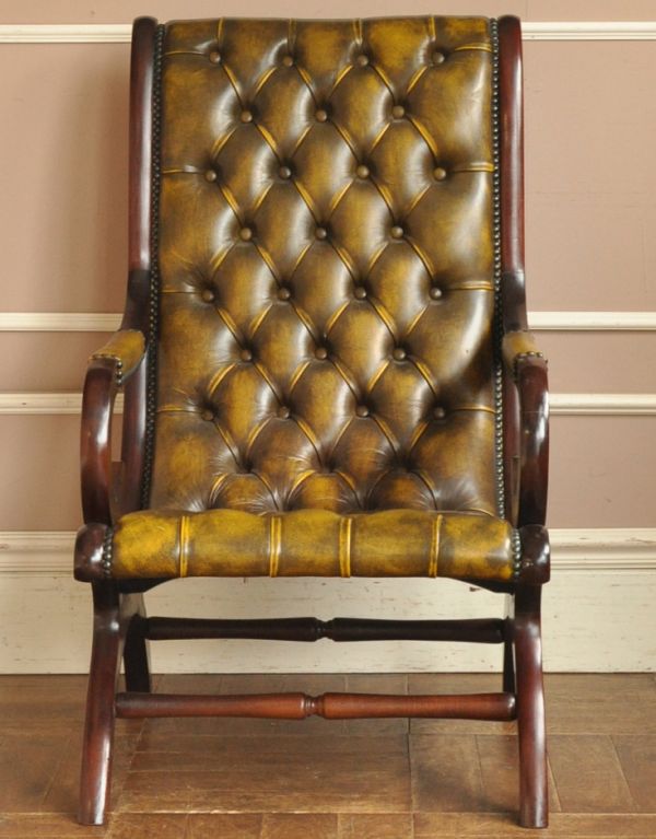 チェスターフィールド　アンティーク チェア　革張りアンティークソファ、カッコいいアームチェア（1人掛けソファ）。パンと張った革が美しい。(k-931-c)