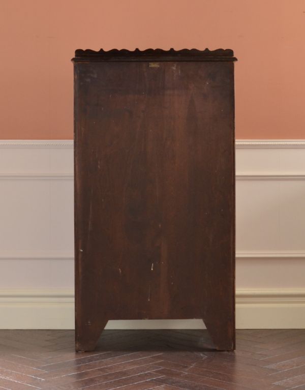 アンティーク家具 シックな英国のアンティーク家具、小ぶりなビューロー(デスク)。キチンとメンテナンスをしているので、裏もキレイな状態です。(k-940-f)