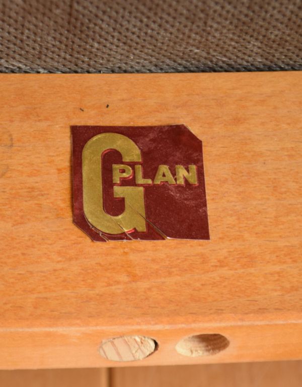 ダイニングチェア　アンティーク チェア　シンプルで長く使える北欧インテリア、G-planのダイニングチェア。「G-PLAN」のロゴステッカーが付いています。(k-941-c)