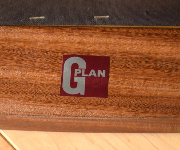 ダイニングチェア　アンティーク チェア　カッコいいヴィンテージの椅子、G-PLANのダイニングチェア。「G-PLAN」のロゴステッカーが付いていました。(k-949-c)