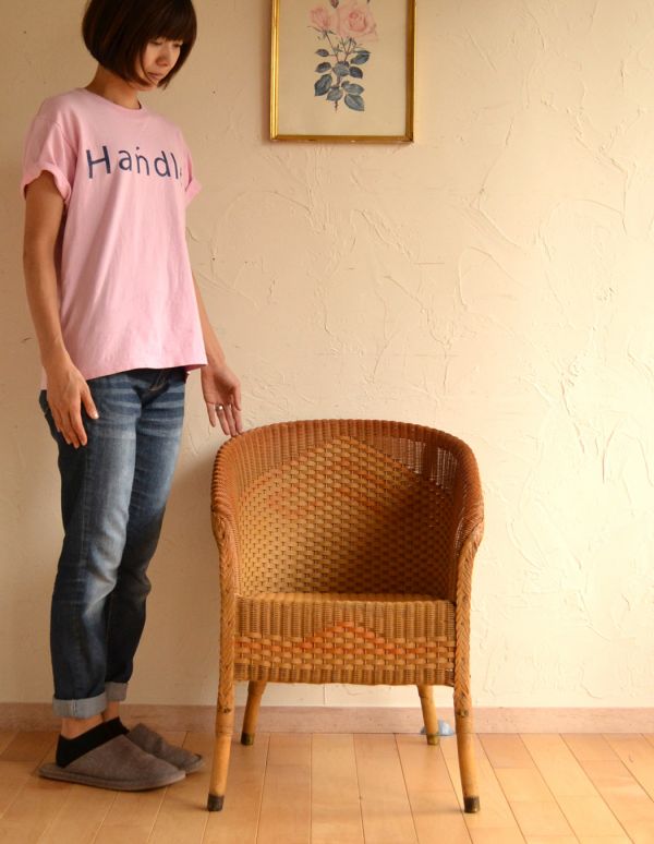 ロイドルーム アンティーク チェア アンティークのロイドルームチェア、大人っぽいベージュ色のリビングチェア。見て楽しむだけでなく、使って本当の良さがわかるのがロイドルームチェア。(k-955-c)