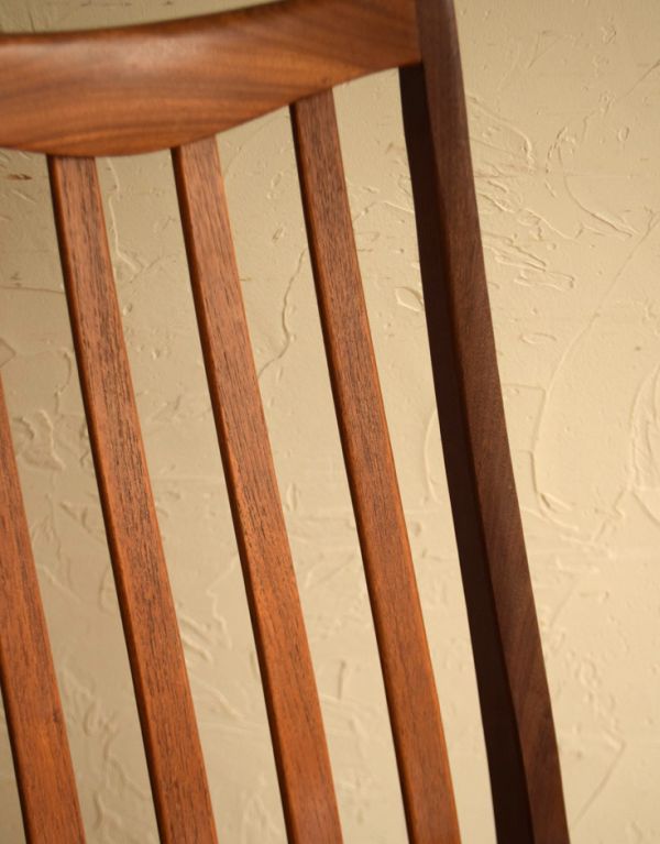 ダイニングチェア　アンティーク チェア　ビンテージの北欧インテリア、かっこいいG-planのダイニングチェア。背もたれは木製です。(k-959-c)