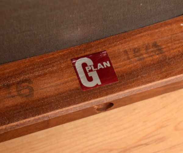 ダイニングチェア　アンティーク チェア　ビンテージの北欧インテリア、かっこいいG-planのダイニングチェア。「G-PLAN」のロゴステッカーが付いていました。(k-959-c)