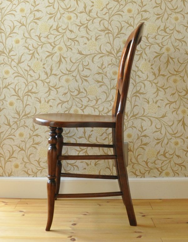 板座面 アンティーク チェア 可愛いアンティ−クチェア、木製のキッチンチェア。横から見た感じ。(k-962-c)