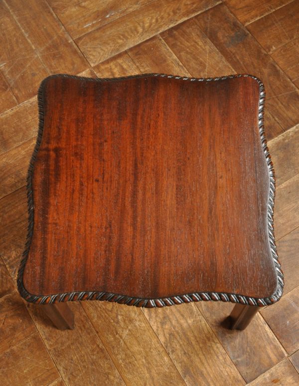 アンティーク家具　アンティークの小さな英国家具、マホガニー材のオケージョナルテーブル。天板もキレイに仕上げました。(k-971-f)