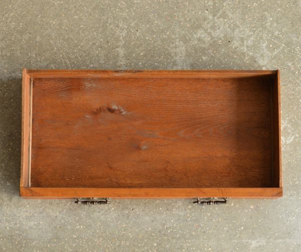 ウォッシュスタンド　アンティーク家具　フェミニンなアンティーク英国家具、大理石天板のウォッシュハンドスタンド。引き出しの内側もキレイな状態なので何でも入れられます。(k-974-f)