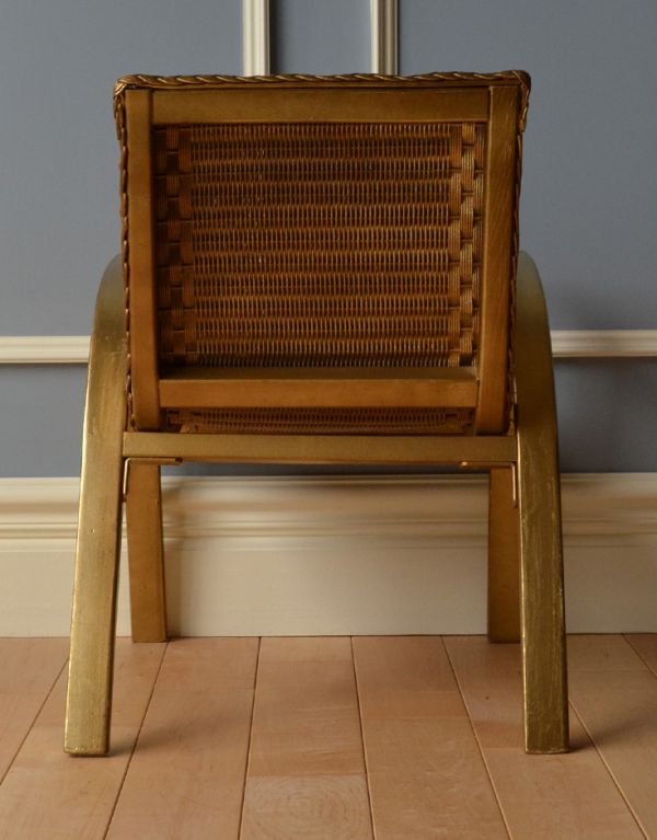 ロイドルームチェア アンティーク チェア とってもめずらしいレアアイテムのロイドルームチャイルドチェア。後ろから見ても、可愛いデザインです。(k-975-c)