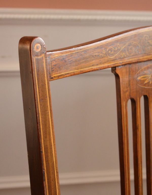 サロンチェア　アンティーク チェア　象嵌が入った貴重なアンティークの椅子、ローズウッド材のインレイドチェア。背もたれの細い部分にも、象嵌が施されています。(k-978-c)