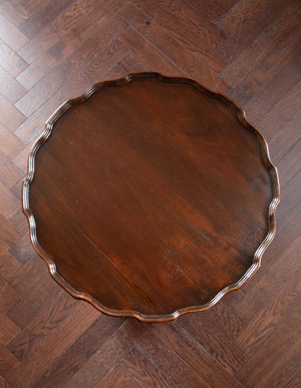 アンティーク家具　アンティークのおしゃれな英国家具、丸いコーヒーテーブル。天板もピカピカにお直ししました。(k-979-f)