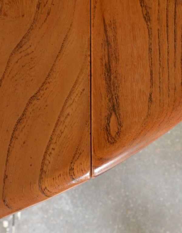 アンティーク家具　アンティークのアーコール家具、丸い天板のダイニングテーブル（円卓）。断面もキレイなのでつなぎ目も気になりません。(k-981-f)