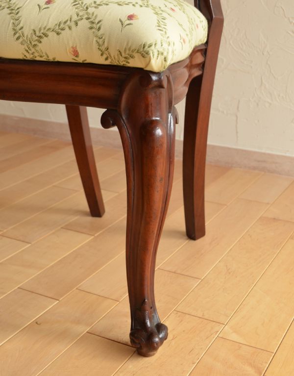 サロンチェア　アンティーク チェア　マホガニー材を使ったイギリスのアンティークバルーンバックチェア 。きちんとお直ししていますので、大柄な男性でも安心してお掛け下さい。(k-982-c)