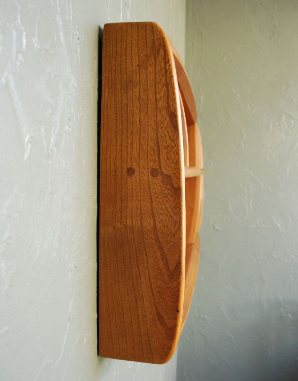 アーコールの家具　アンティーク家具　アンティークの壁に付ける家具、オープンシェルフ（飾り棚）。横から見るとこんな感じです。(k-984-f)