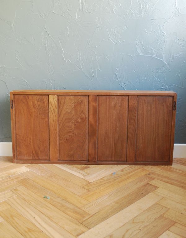 アーコールの家具　アンティーク家具　アンティークの壁に付ける家具、オープンシェルフ（飾り棚）。裏面もキレイな状態です。(k-984-f)