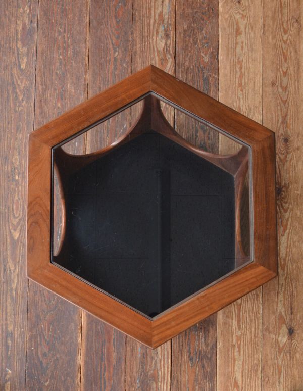 アンティーク家具　カッコいいビンテージ家具、G-PLANの六角形コーヒーテーブル。とっても珍しい六角形タイプの天板です。(k-987-f)