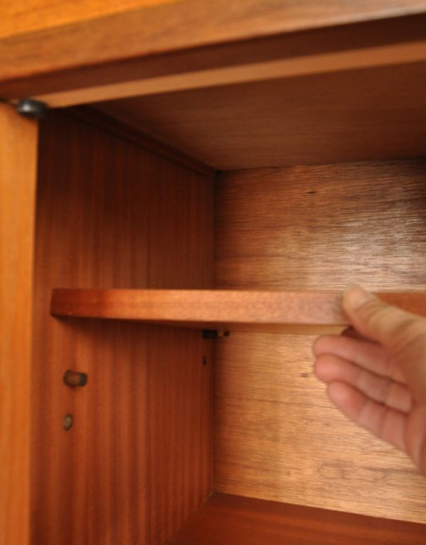 アンティーク家具 テレビボードにおススメのヴィンテージ家具、G-planのサイドボード。扉内の棚板は取り外すことも可能です。(k-989-f)