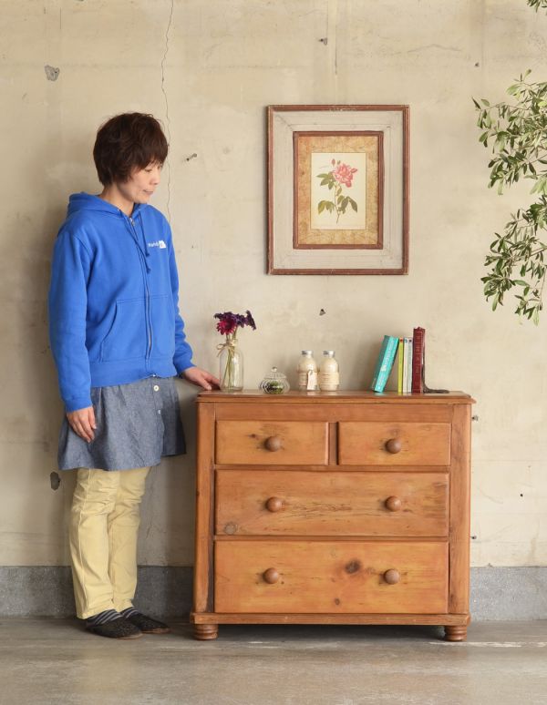 アンティークのチェスト アンティーク家具 イギリスの可愛いアンティーク家具、パインチェスト(整理ダンス)。幅も人気のコンパクトタイプ。(k-993-f)