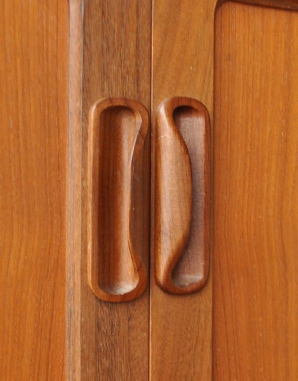 アンティーク家具　カッコいいG-planのヴィンテージ家具、テレビ台に使えるサイドボード。シンプルでカッコいい取っ手も北欧家具っぽいデザインが素敵。(k-995-f)