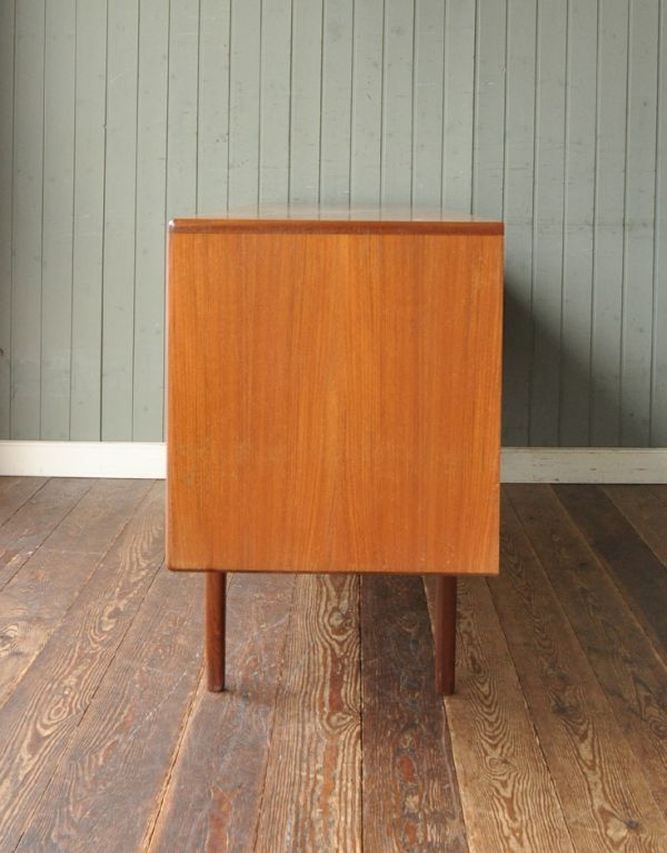 アンティーク家具　カッコいいG-planのヴィンテージ家具、テレビ台に使えるサイドボード。サイドから見てもキレイな状態です。(k-995-f)