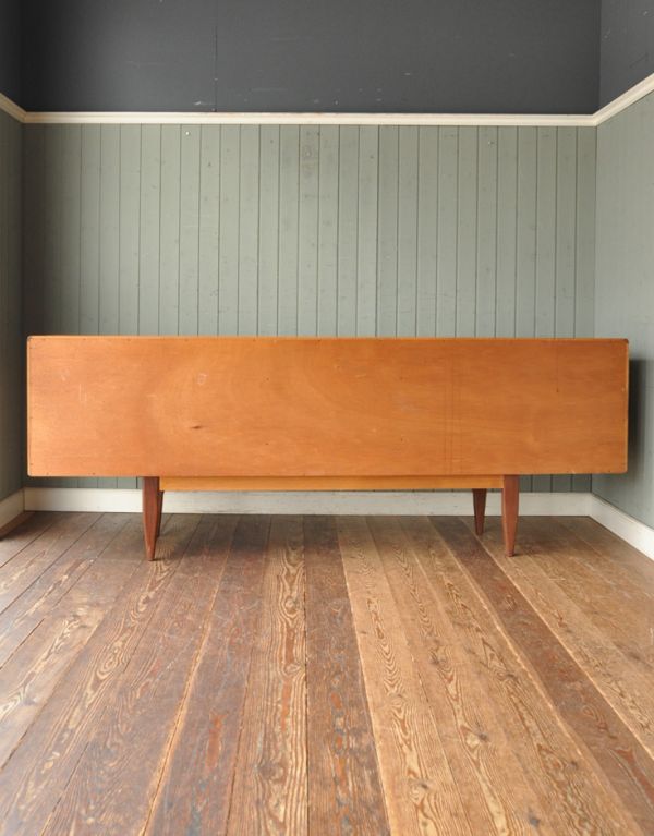 アンティーク家具　カッコいいG-planのヴィンテージ家具、テレビ台に使えるサイドボード。きちんとメンテナンスをしているので、裏側もキレイな状態です。(k-995-f)