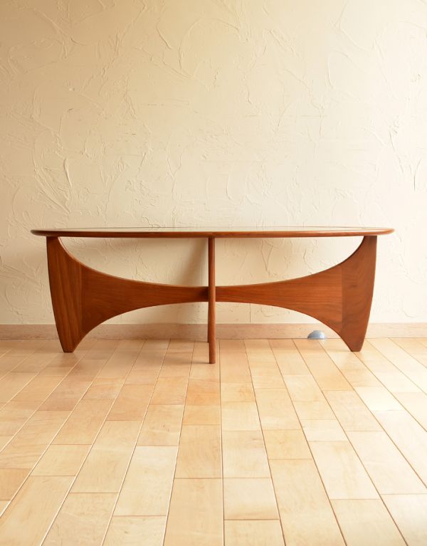 アンティーク家具　ヴィンテージの北欧家具、Gプランのガラス天板のコーヒーテーブル。人気の北欧インテリアやシンプルモダンのお部屋にもピッタリですよ。(k-997-f)