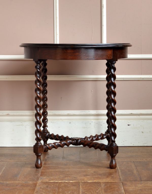 ロイドテーブル　アンティーク家具　英国のアンティーク家具、オケージョナルテーブル（簡易テーブル）。横から見ても美しいデザインです。(k-999-f)
