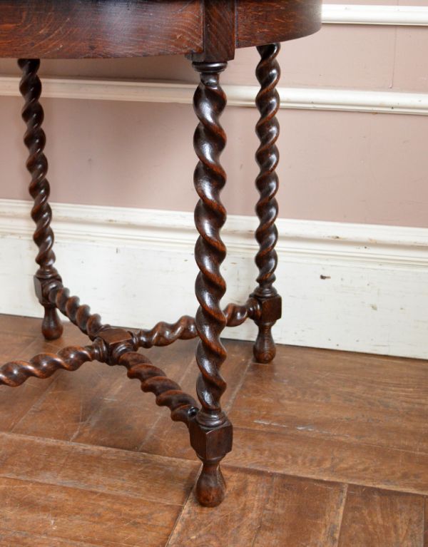 ロイドテーブル　アンティーク家具　英国のアンティーク家具、オケージョナルテーブル（簡易テーブル）。キチンとお直ししました。(k-999-f)