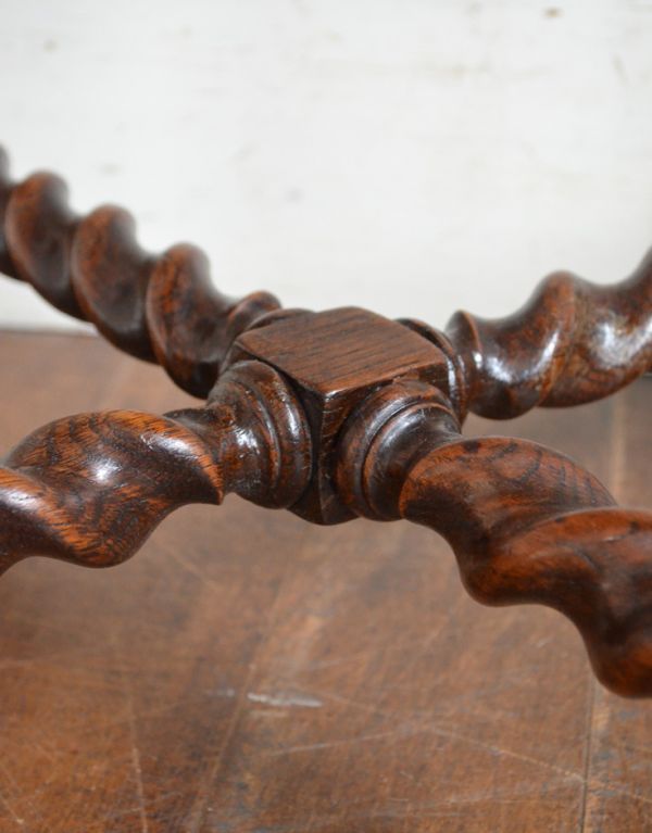 ロイドテーブル　アンティーク家具　英国のアンティーク家具、オケージョナルテーブル（簡易テーブル）。きちんとメンテナンスしていますので、届いたその日からお使いいただけます。(k-999-f)