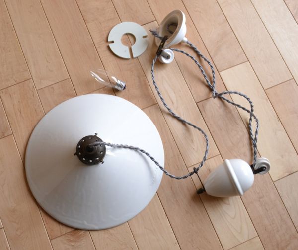 ペンダントライト　照明・ライティング　フランスTERRE D` HAUTANIBOUL社、陶器製ライズ＆フォールランプ。シェード、コード、電球1個、を全てセットでお届けするので、届いてすぐに取り付けられます。(m-1114-z)