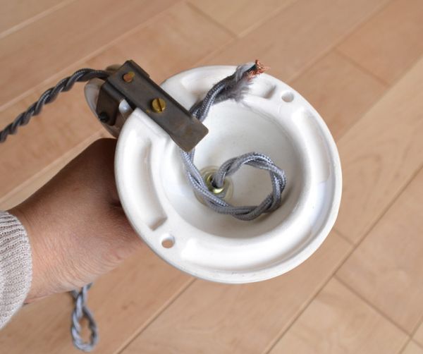 ペンダントライト　照明・ライティング　フランスTERRE D` HAUTANIBOUL社、陶器製ライズ＆フォールランプ。※配線に直結するので、電気屋さんによる取り付け工事が必要です。(m-1114-z)