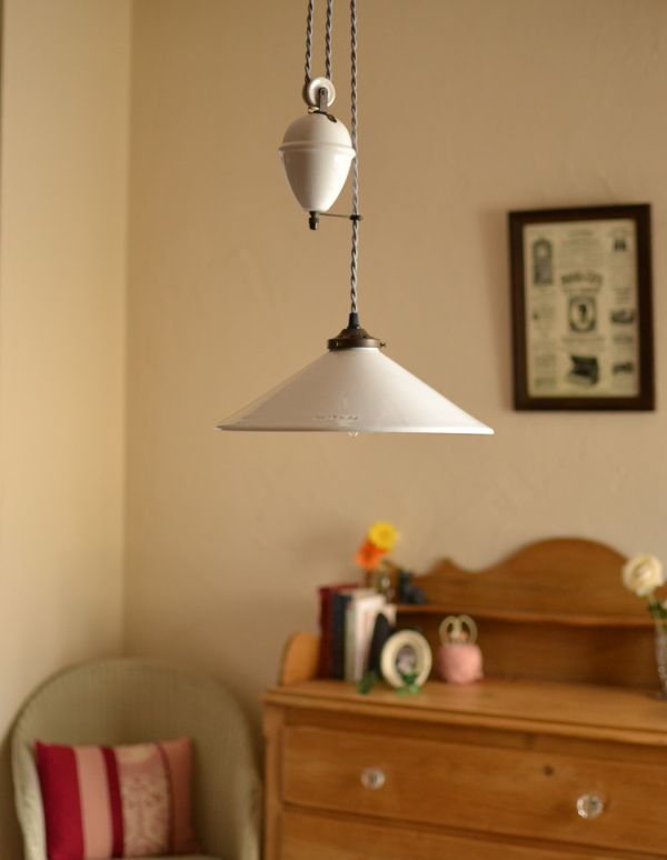 ペンダントライト　照明・ライティング　フランスTERRE D` HAUTANIBOUL社、陶器製ライズ＆フォールランプ。ポッと優しい光が灯ります。(m-1114-z)