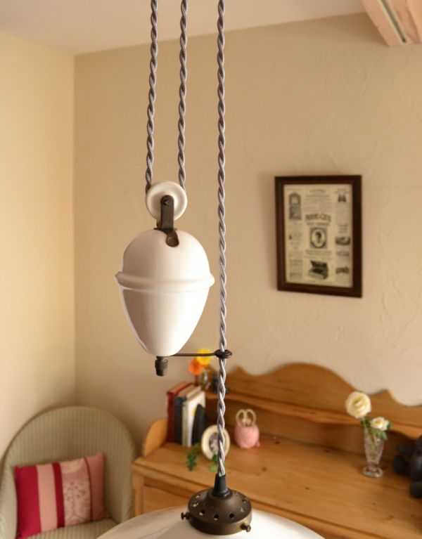 ペンダントライト　照明・ライティング　フランスTERRE D` HAUTANIBOUL社、陶器製ライズ＆フォールランプ。アジャスターがついているのでコードの長さを調節することができます。(m-1114-z)