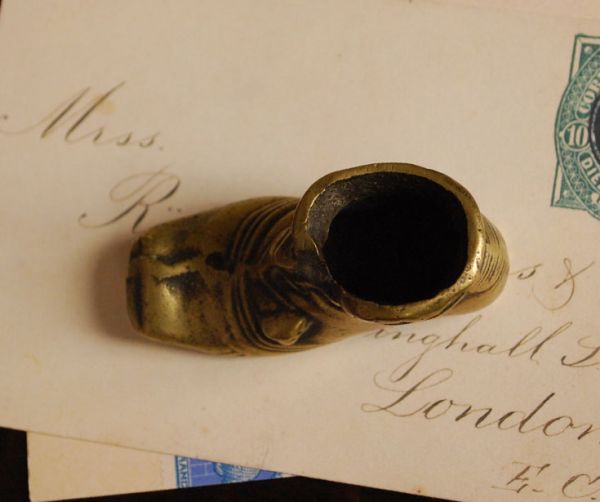 シルバーのカトラリー アンティーク雑貨 アンティーク マッチスタンド、靴の真鍮オブジェ。コレクションアイテムとしても人気のある靴のオブジェ。(m-1142-z)