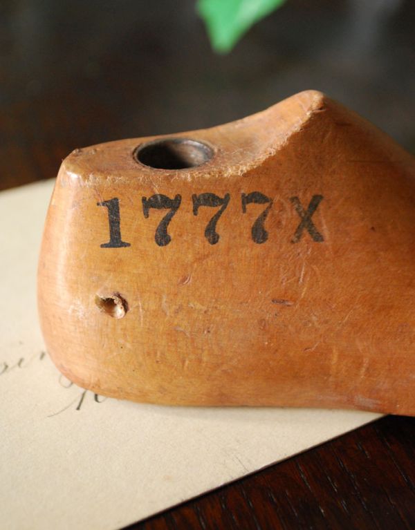 英国アンティーク 木製靴型(こどもサイズ) (m-1149-z)｜アンティーク雑貨