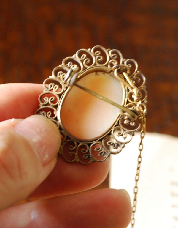 K9 イギリス カメオ ブローチ︵︵︵アンティーク イギリス英国ヴィンテージ カメオk9ブローチ | アンティークジュエリー