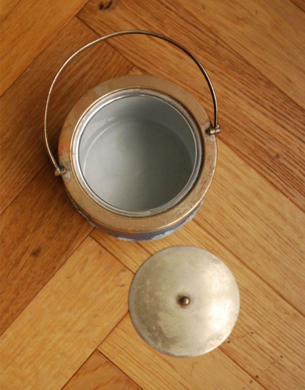 ジャムポット　アンティーク雑貨　アンティークのジャスパーウェア、ビスケットバレル（ウェッジウッド）。中はこんな感じです。(m-1186-z)