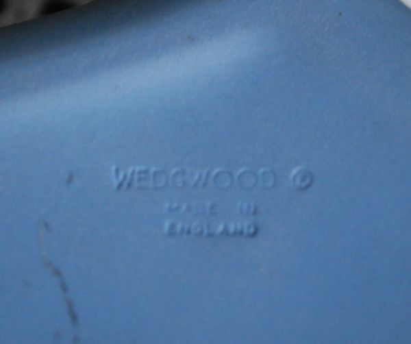 アンティーク雑貨　アンティークのジャスパーウェア　ウェッジウッドのハートボックス。バックスタンプ入りです。(m-1193-z)