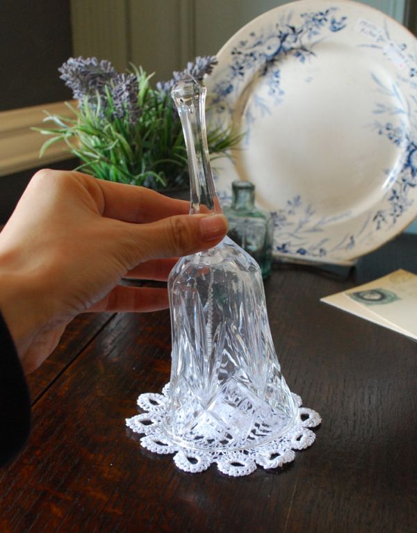 オブジェ、ベル アンティーク雑貨 きらきら輝くガラスのディナーベル、アンティークプレスドグラス。お部屋のどこに置いても素敵なインテリアになります。(m-1204-z)