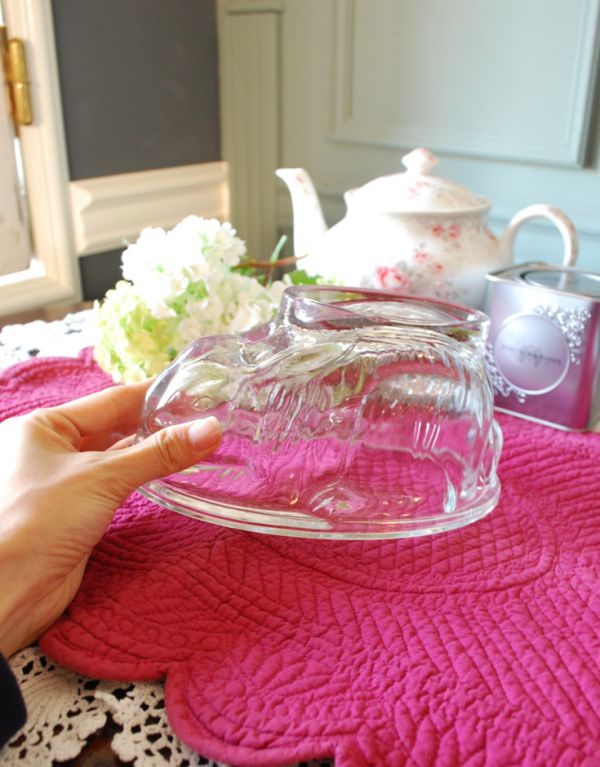 アンティーク雑貨　アンティークガラスのキッチン雑貨　ウサギのゼリーモールド（大）。飾っておいても可愛いウサギ型のゼリーモールドです。(m-1206-z)