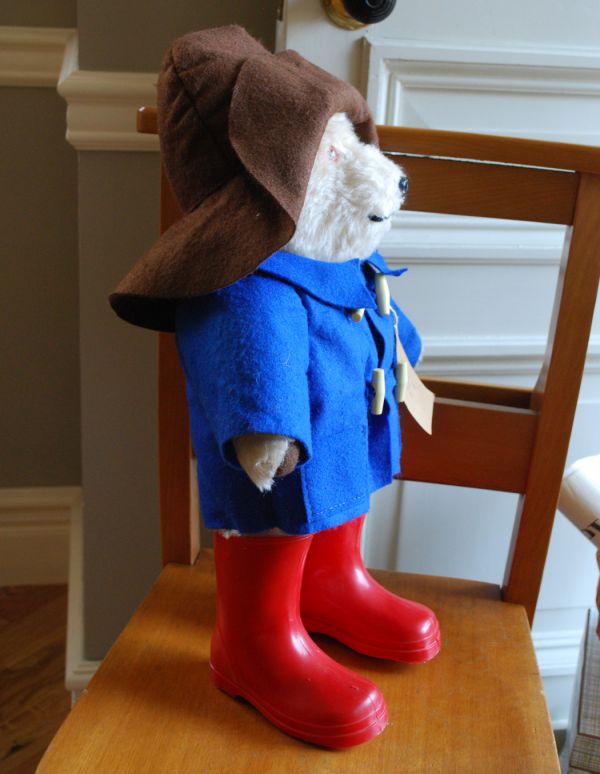 帽子＆赤い長靴を履いたアンティーク パディントンベア（ブルー）(m