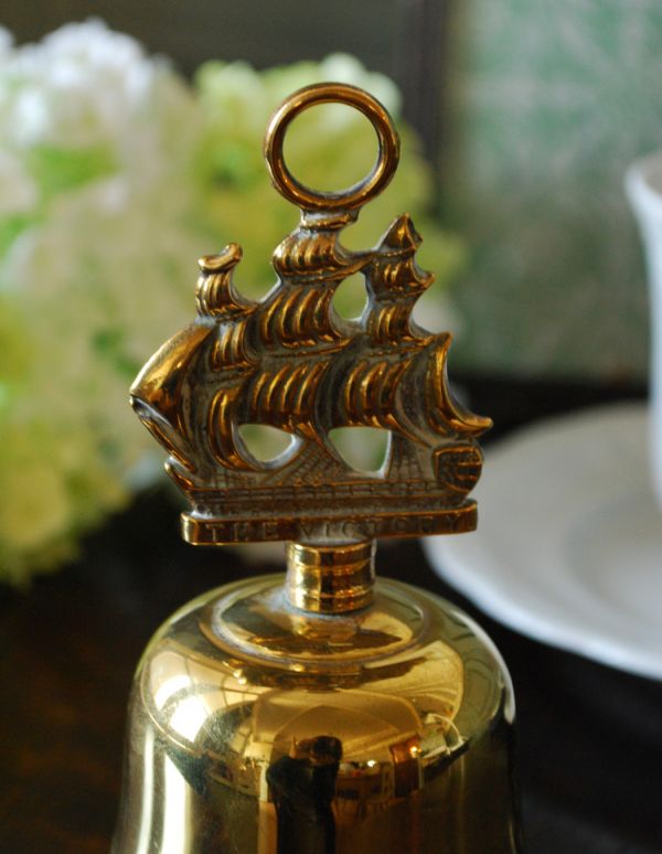 イギリスの帆船ヴィクトリー号、アンティーク真鍮製、テーブルベル(m