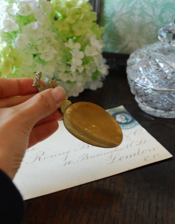 シルバーのカトラリー　アンティーク雑貨　アンティーク真鍮製キャンディスプーン（EXMOOR）。実際に使っていただけますが、ディスプレイしてあっても可愛いアイテムです。(m-1219-z)