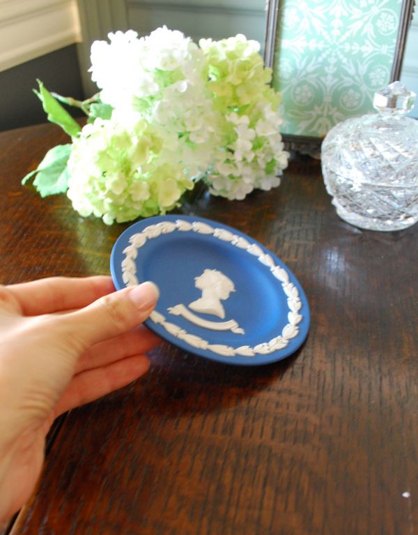 アンティーク雑貨 1952-1977アンティーク(Wedgwood)ウェッジウッド、シルバージュビリープレート。さりげなく飾るとお部屋の雰囲気が素敵になります。(m-1221-z)
