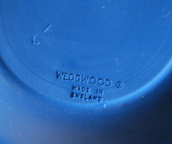 アンティーク雑貨 1952-1977アンティーク(Wedgwood)ウェッジウッド、シルバージュビリープレート。裏面にはロゴが刻まれています。(m-1221-z)