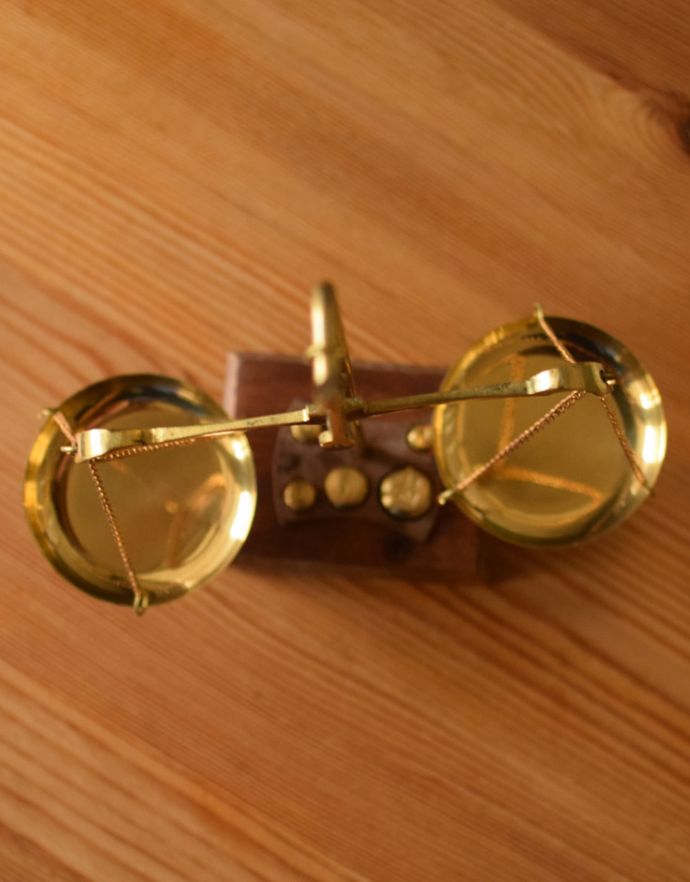 英国アンティーク雑貨、真鍮製の小さな天秤はかり(m-1245-z